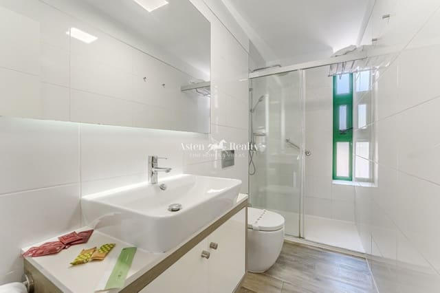 1 chambre Appartement à vendre à Playa de las Américas, Adeje avec piscine garage - 310 000 € (Ref: 9131858)