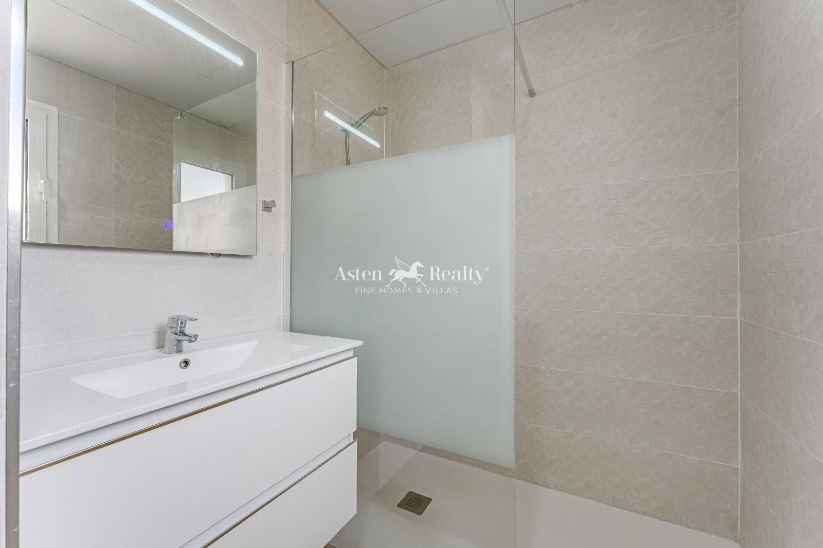 3 soveværelse Villa til salg i Las Galletas med swimmingpool garage - € 430.000 (Ref: 9135169)