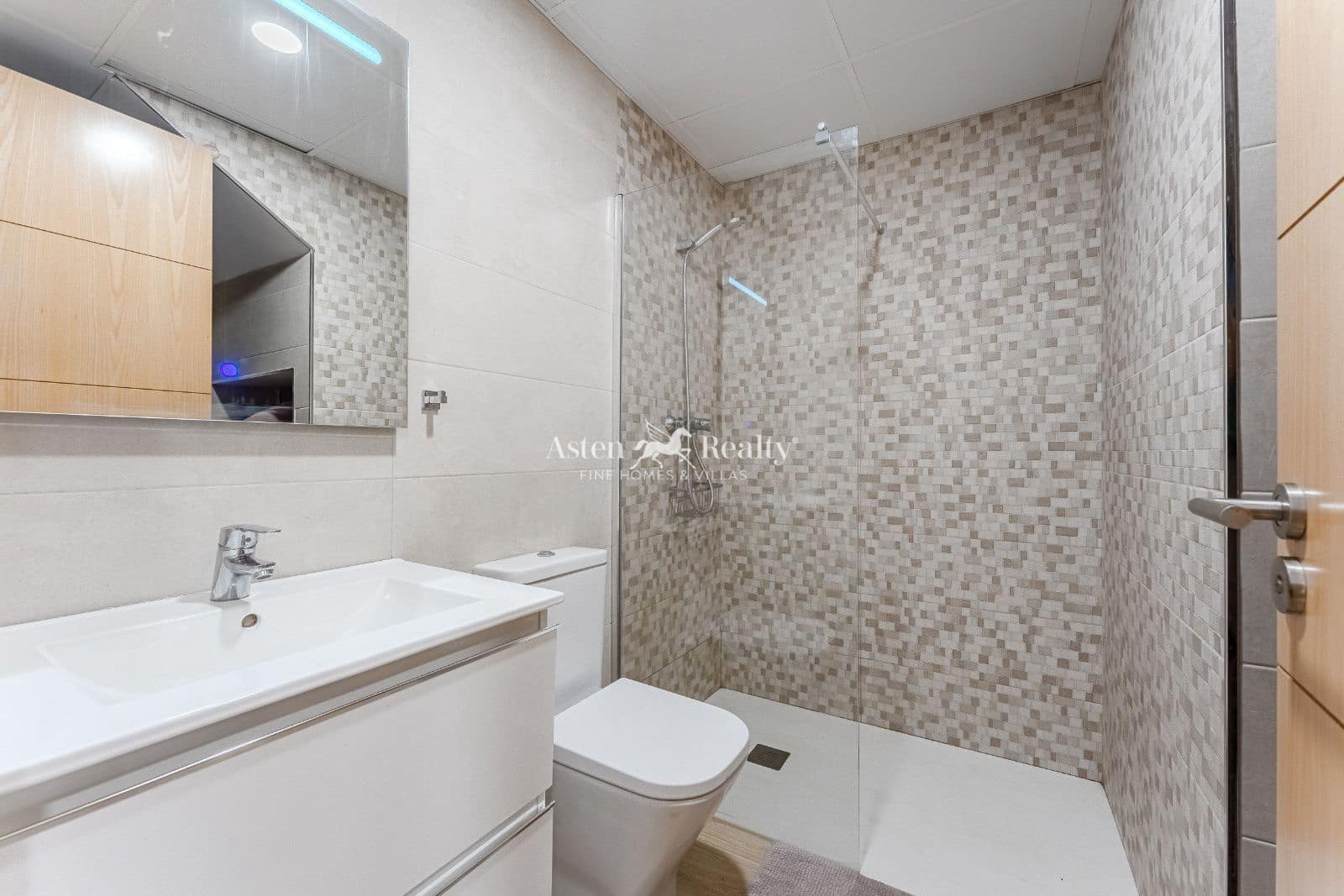 3 soveværelse Villa til salg i Las Galletas med swimmingpool garage - € 430.000 (Ref: 9135169)