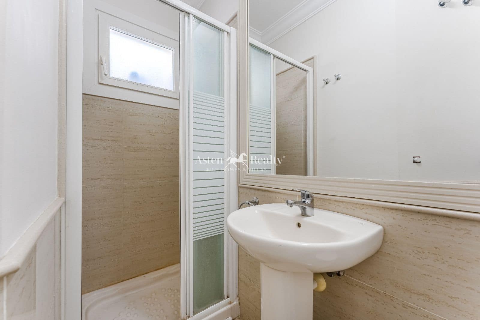 2 soveværelse Byhus til salg i Chayofa med garage - € 400.000 (Ref: 9138862)