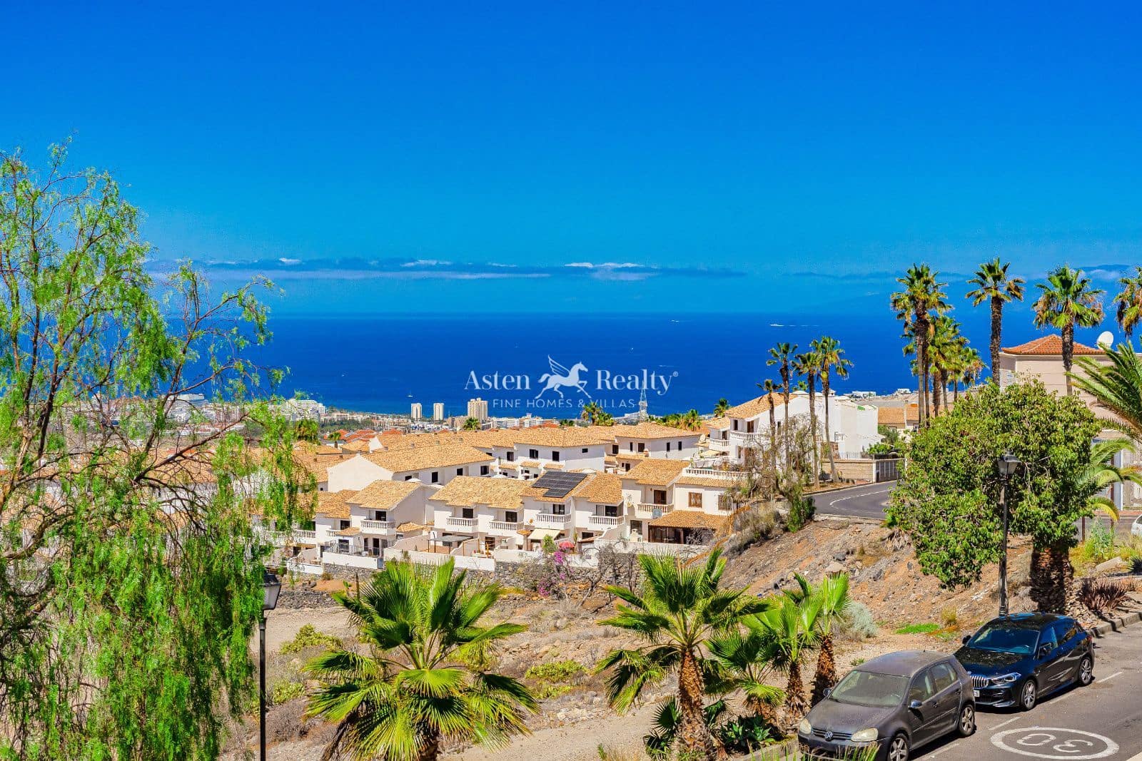 2 soveværelse Byhus til salg i Chayofa med garage - € 400.000 (Ref: 9138862)