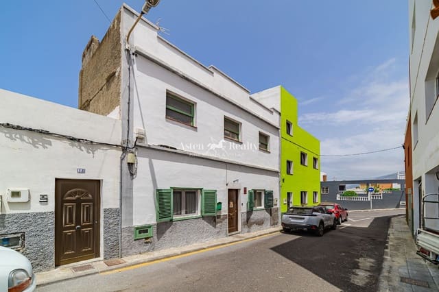 5 soveværelse Byhus til salg i Los Silos med garage - € 230.000 (Ref: 9146254)