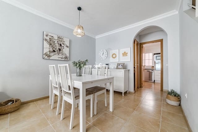 3 soveværelse Byhus til salg i Las Chafiras (San Miguel), San Miguel de Abona med swimmingpool garage - € 349.900 (Ref: 9150967)