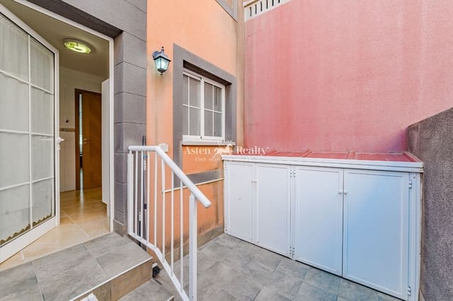 3 soveværelse Byhus til salg i Las Chafiras (San Miguel), San Miguel de Abona med swimmingpool garage - € 349.900 (Ref: 9150967)