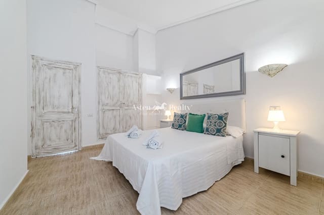 1 slaapkamer Penthouse te koop in Torviscas, Adeje met zwembad - € 249.000 (Ref: 9151057)