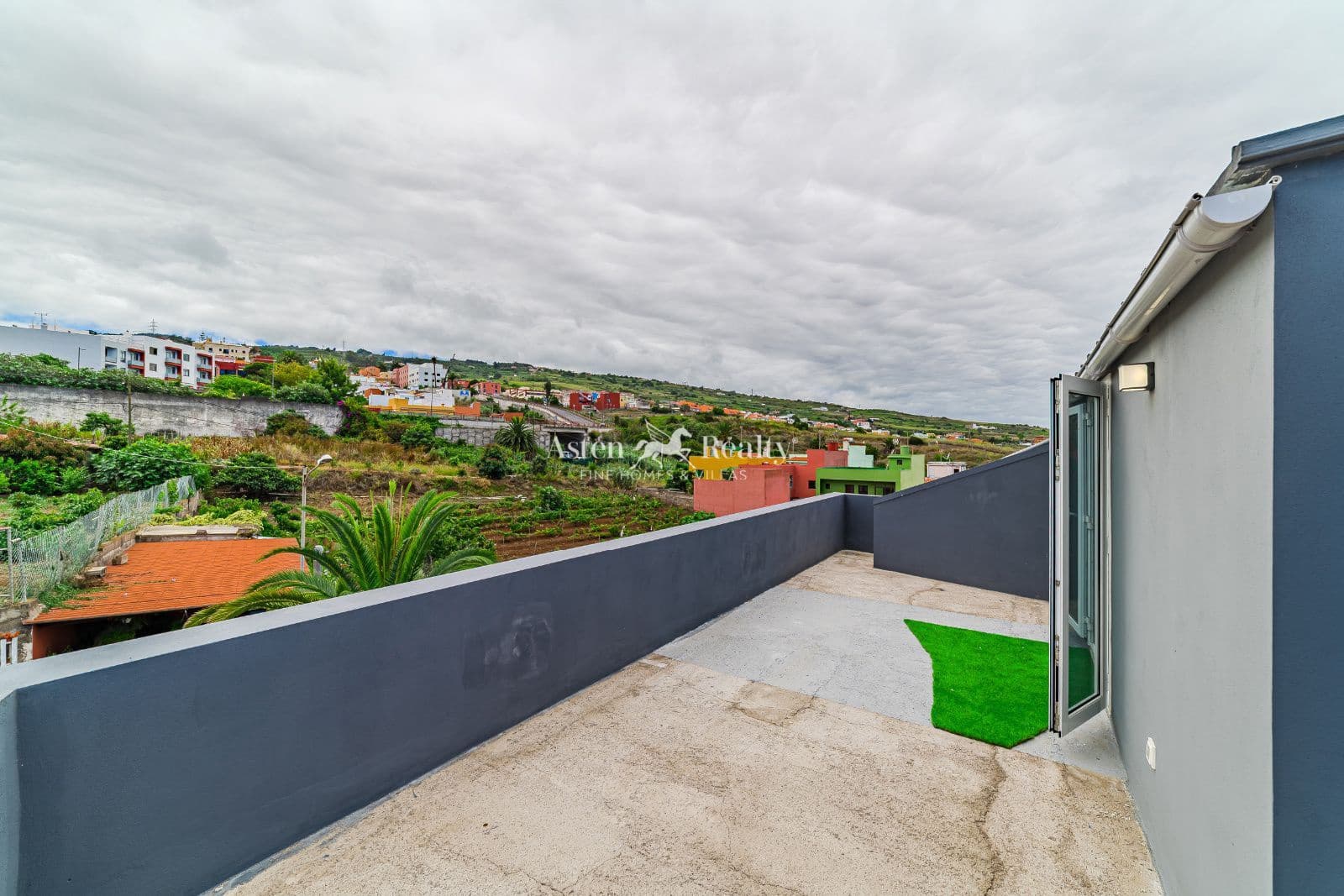 5 soveværelse Villa til salg i Tacoronte med garage - € 399.000 (Ref: 9153237)