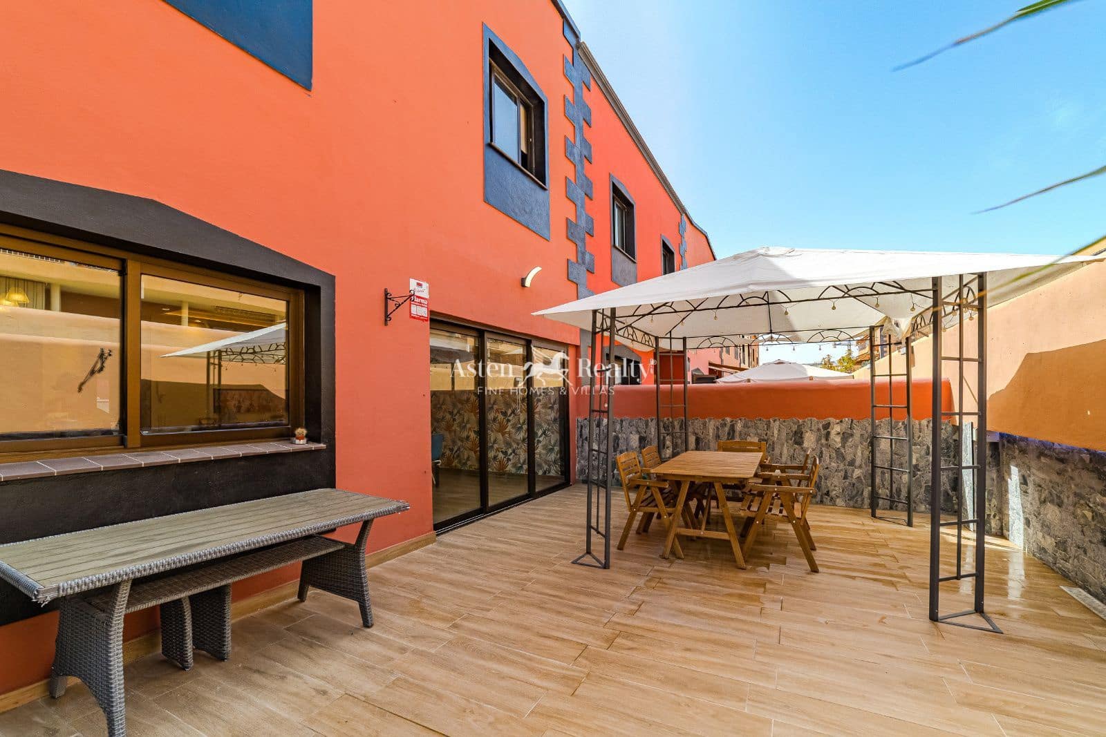 4 chambre Maison de Ville à vendre à Adeje avec piscine garage - 575 000 € (Ref: 9168128)