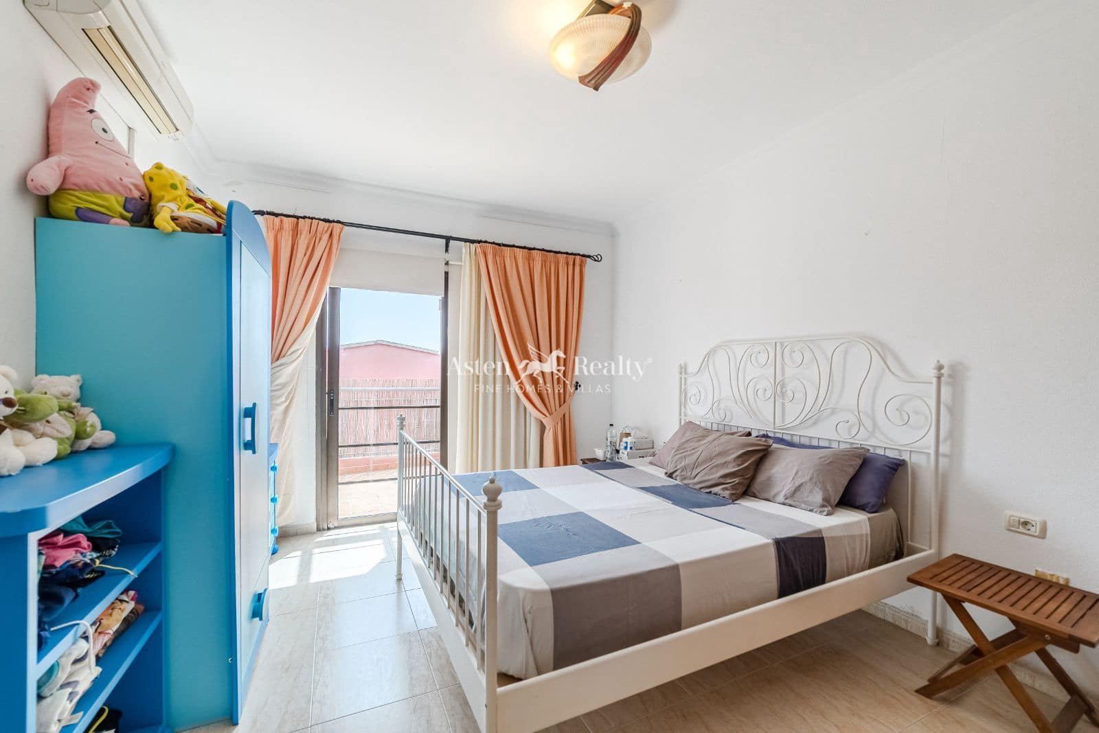 4 chambre Maison de Ville à vendre à Adeje avec piscine garage - 575 000 € (Ref: 9168128)