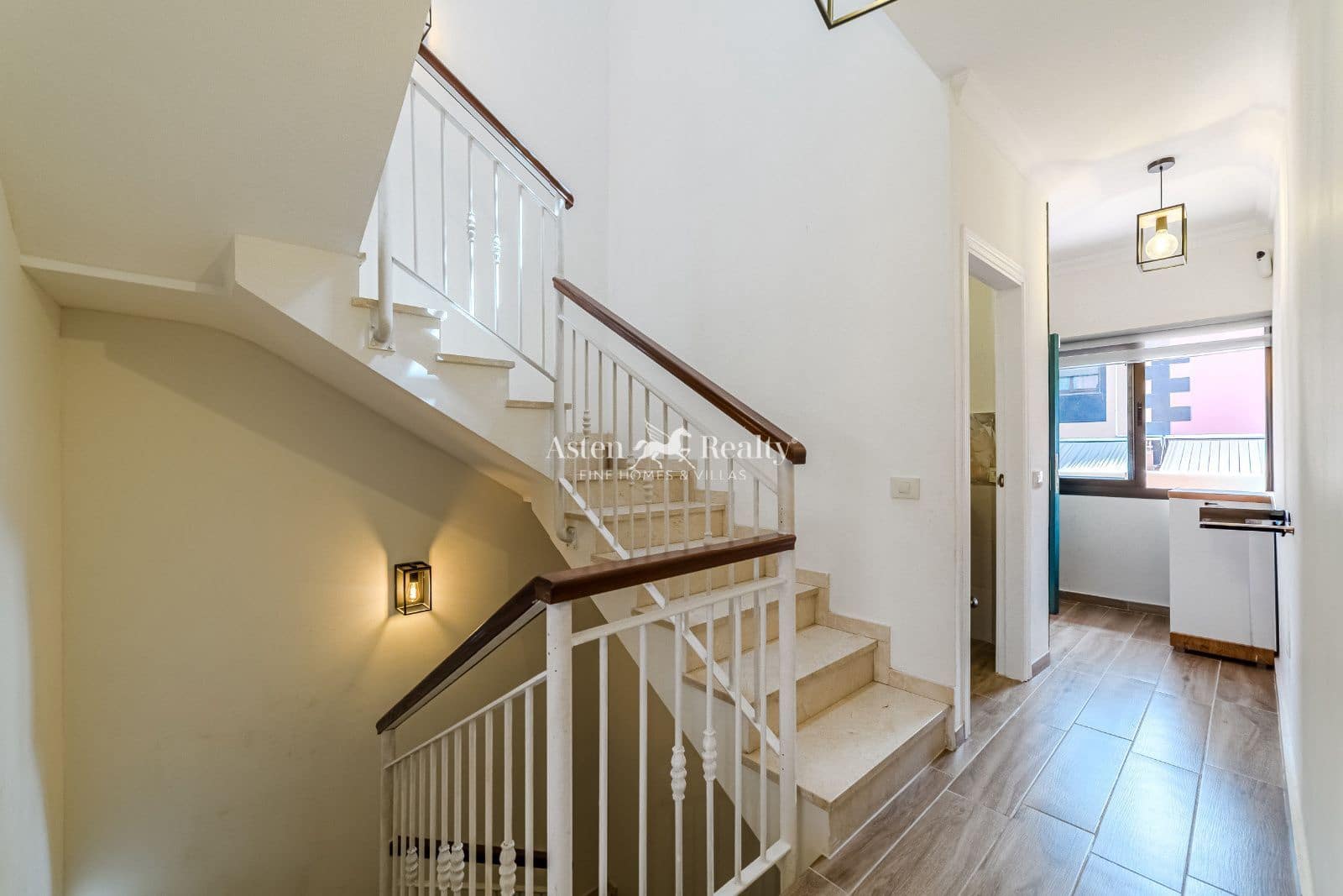 4 chambre Maison de Ville à vendre à Adeje avec piscine garage - 575 000 € (Ref: 9168128)