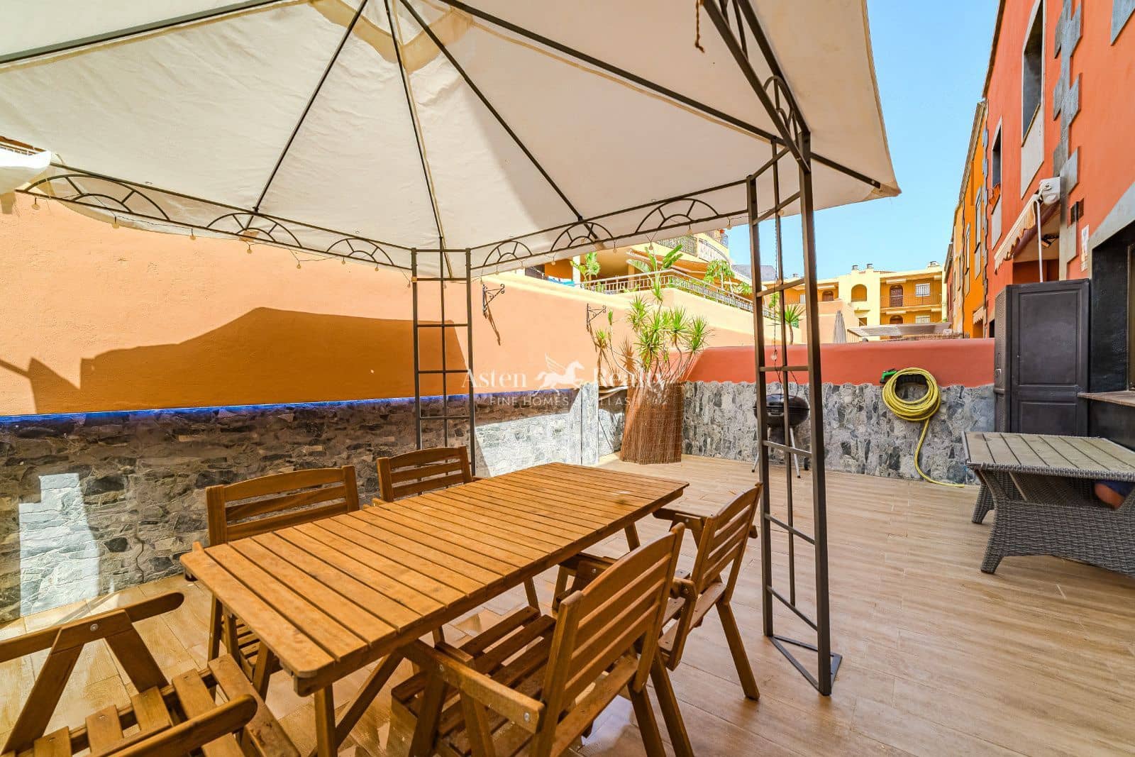 4 chambre Maison de Ville à vendre à Adeje avec piscine garage - 575 000 € (Ref: 9168128)