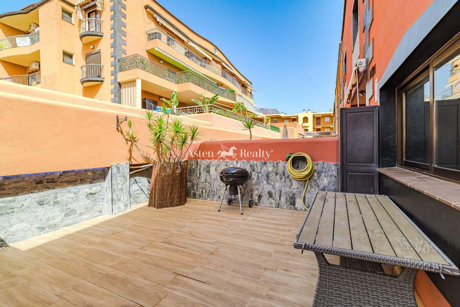 4 chambre Maison de Ville à vendre à Adeje avec piscine garage - 575 000 € (Ref: 9168128)