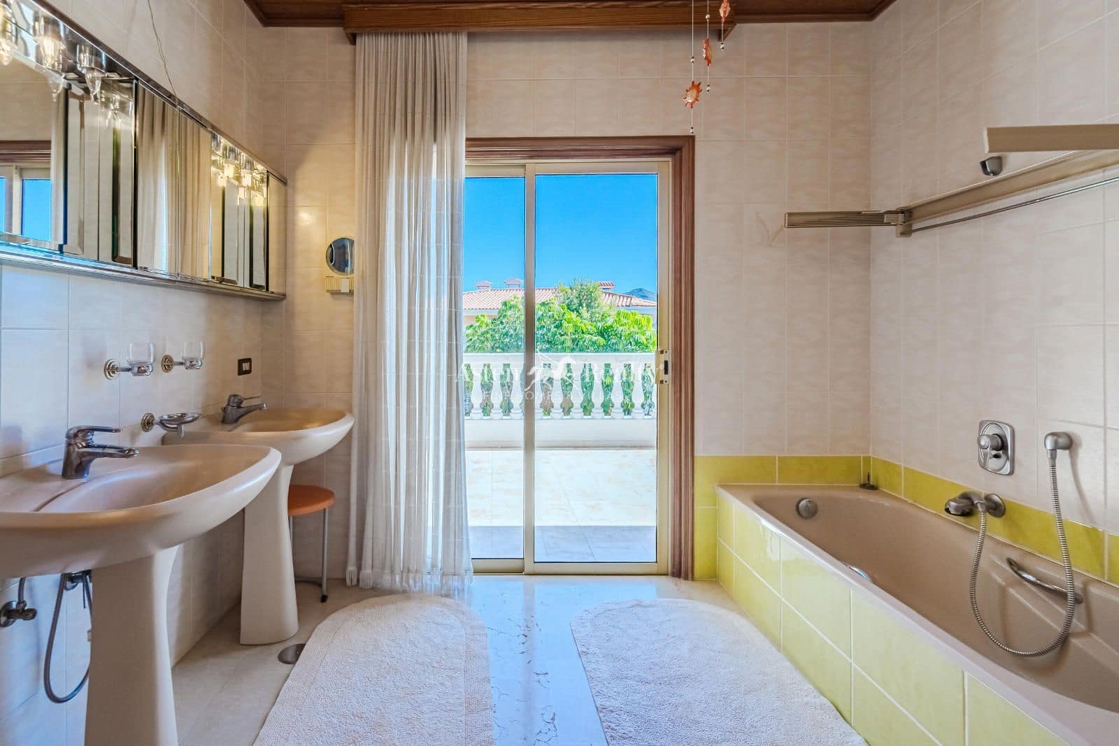 9 soveværelse Byhus til salg i Chayofa med swimmingpool - € 1.595.000 (Ref: 9175852)