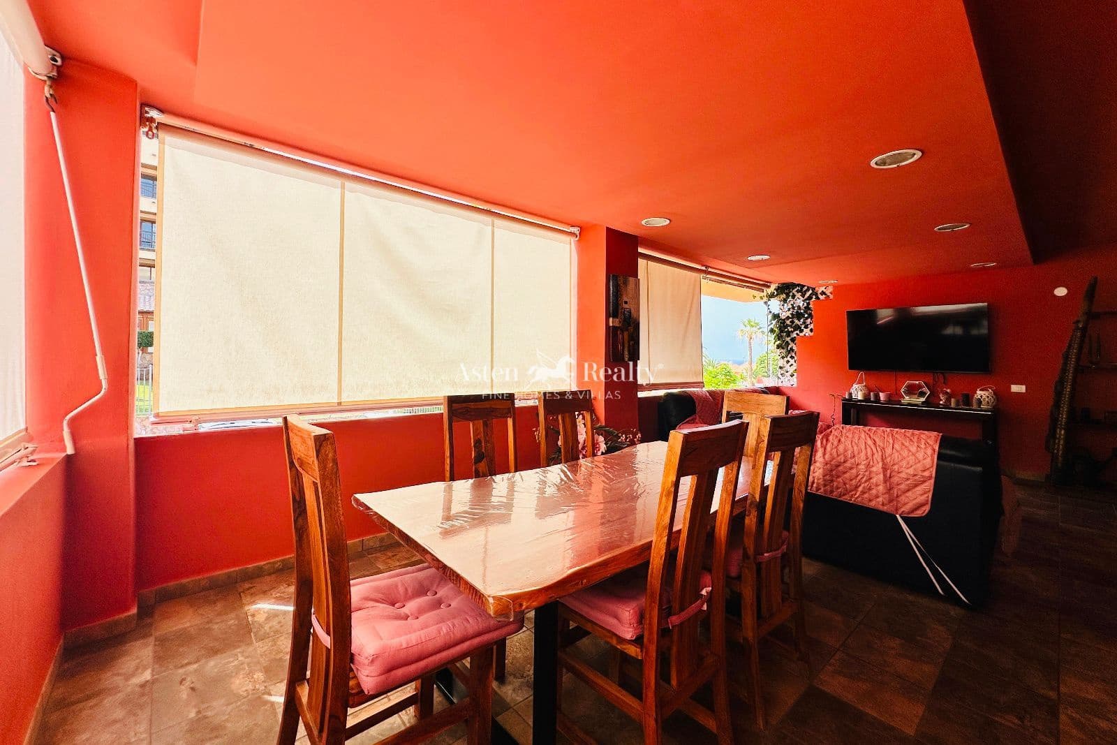 3 soveværelse Lejlighed til salg i Playa del Duque med swimmingpool - € 850.000 (Ref: 9186024)