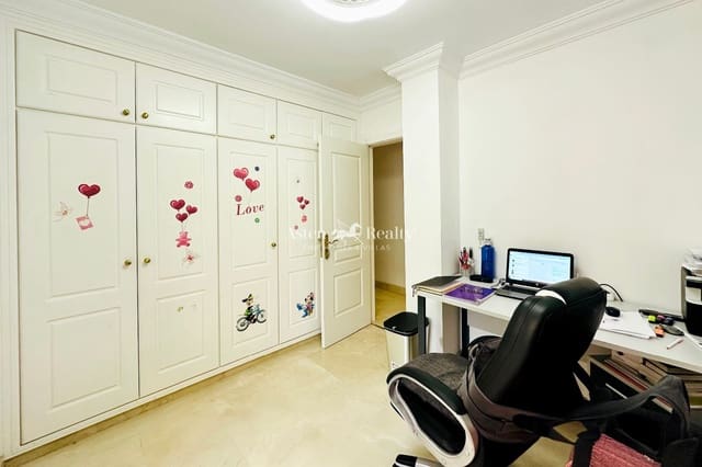 3 soveværelse Lejlighed til salg i Playa del Duque, Adeje med swimmingpool - € 850.000 (Ref: 9186024)