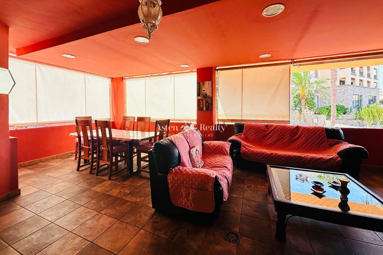 3 soveværelse Lejlighed til salg i Playa del Duque med swimmingpool - € 850.000 (Ref: 9186024)