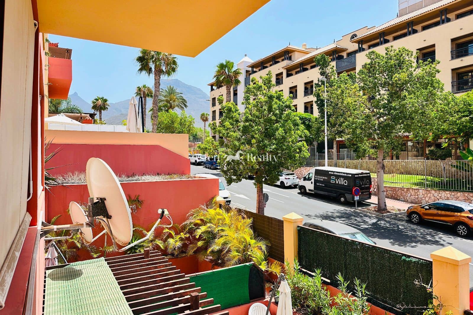 3 soveværelse Lejlighed til salg i Playa del Duque med swimmingpool - € 850.000 (Ref: 9186024)