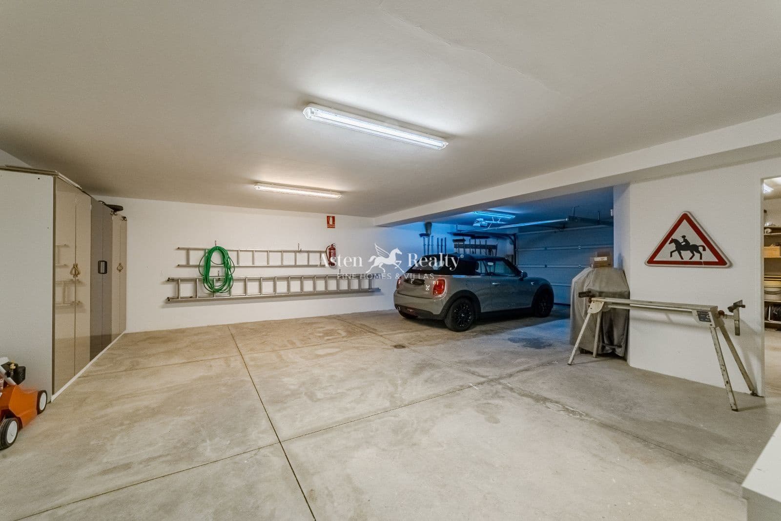 4 slaapkamer Huis te koop in La Orotava met zwembad garage - € 1.350.000 (Ref: 9187767)