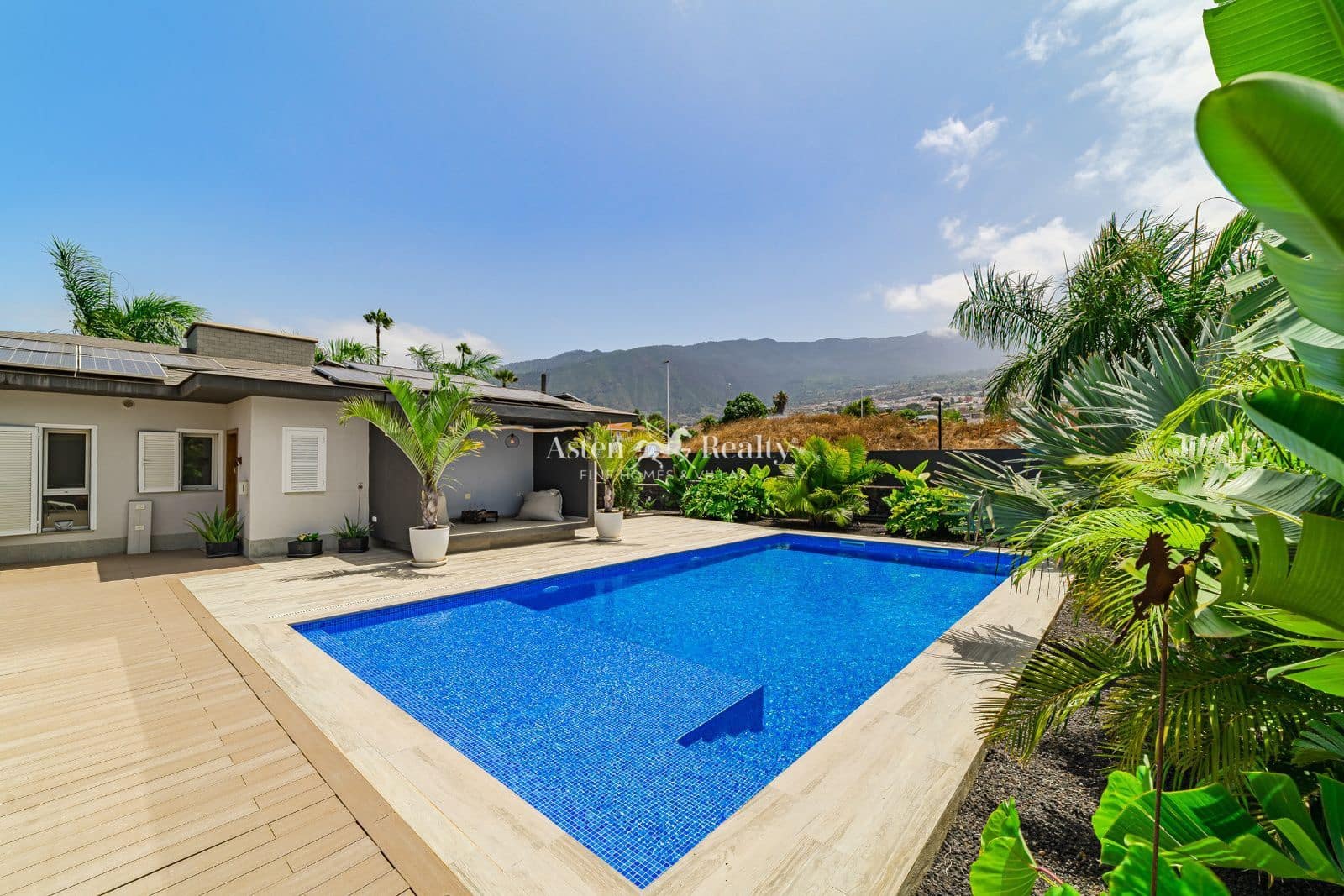 4 slaapkamer Huis te koop in La Orotava met zwembad garage - € 1.350.000 (Ref: 9187767)