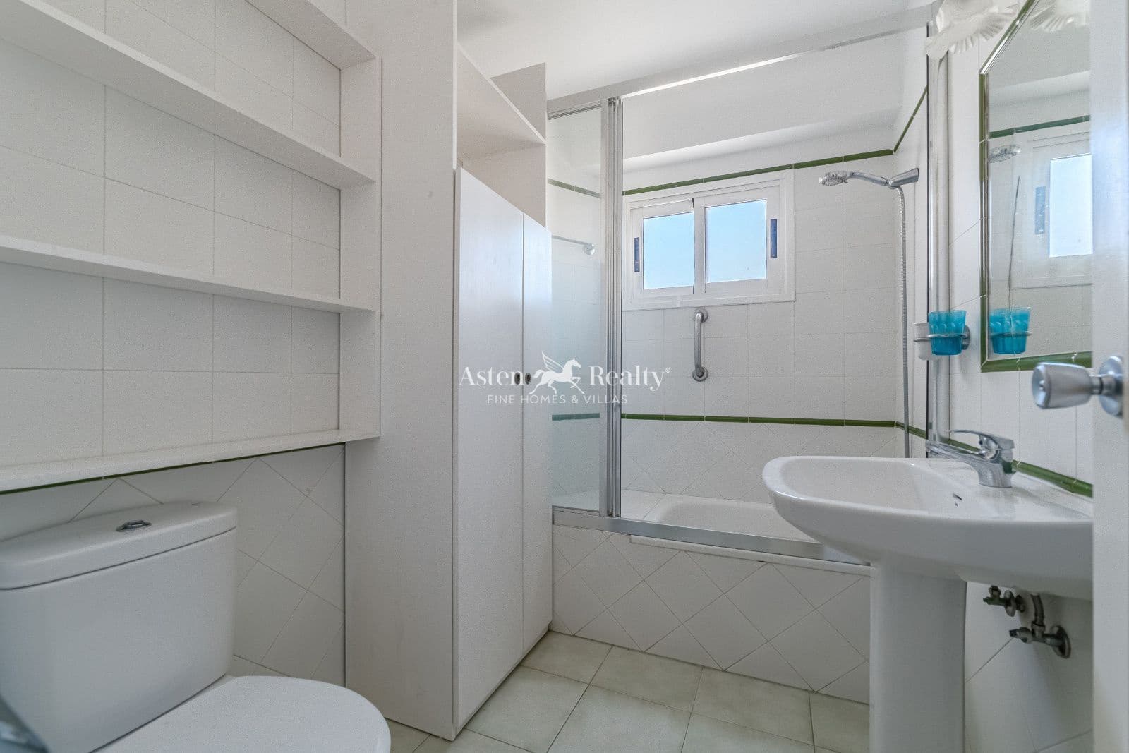 1 chambre Appartement à vendre à Los Cristianos avec piscine garage - 350 000 € (Ref: 9190353)