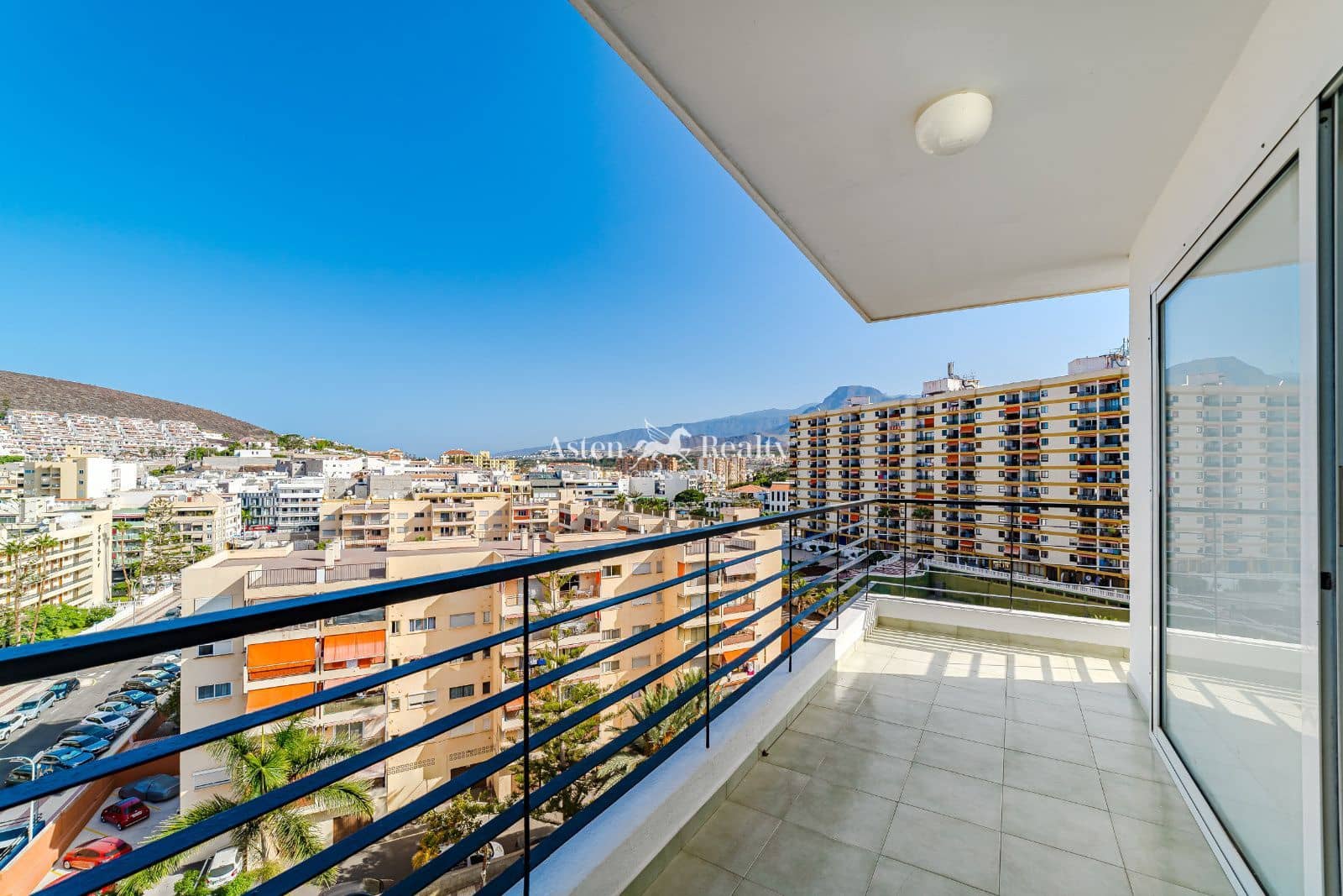 1 chambre Appartement à vendre à Los Cristianos avec piscine garage - 350 000 € (Ref: 9190353)