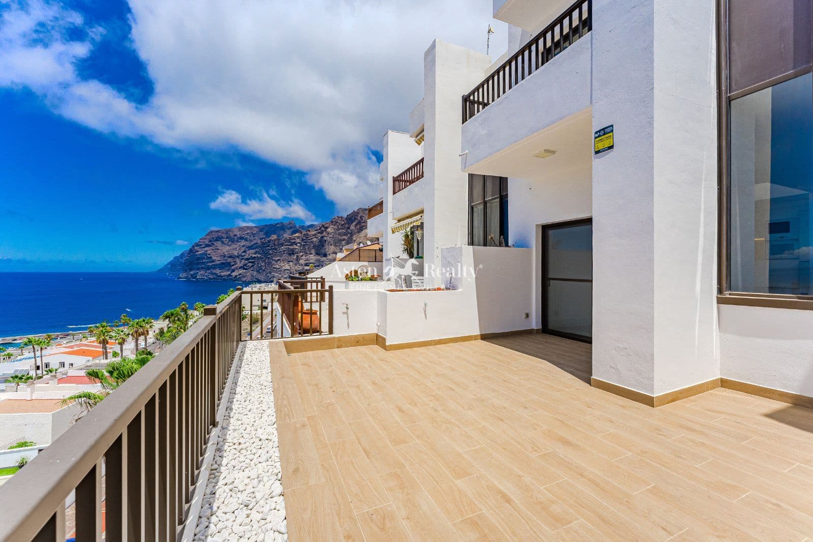 2 soveværelse Lejlighed til salg i Puerto Santiago med swimmingpool - € 575.000 (Ref: 9194759)