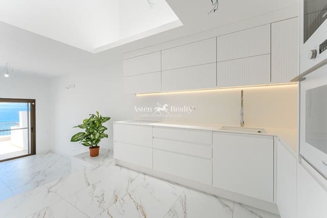 2 soveværelse Lejlighed til salg i Puerto Santiago, Santiago del Teide med swimmingpool - € 575.000 (Ref: 9194759)