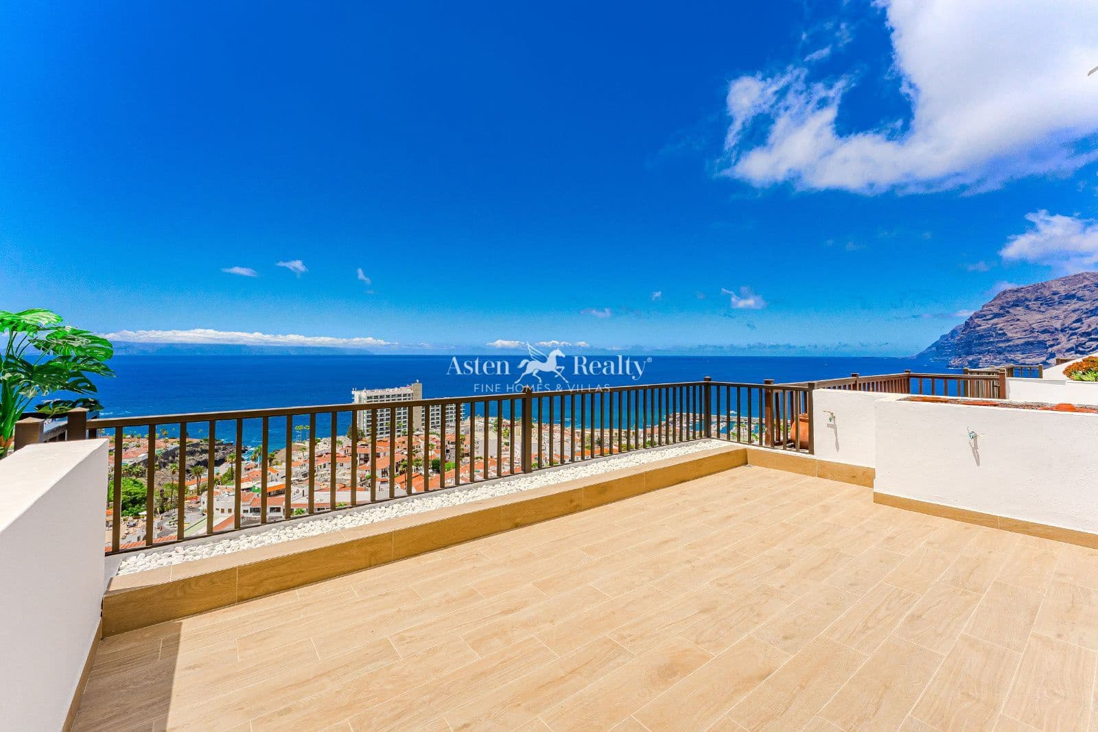 2 soveværelse Lejlighed til salg i Puerto Santiago med swimmingpool - € 575.000 (Ref: 9194759)