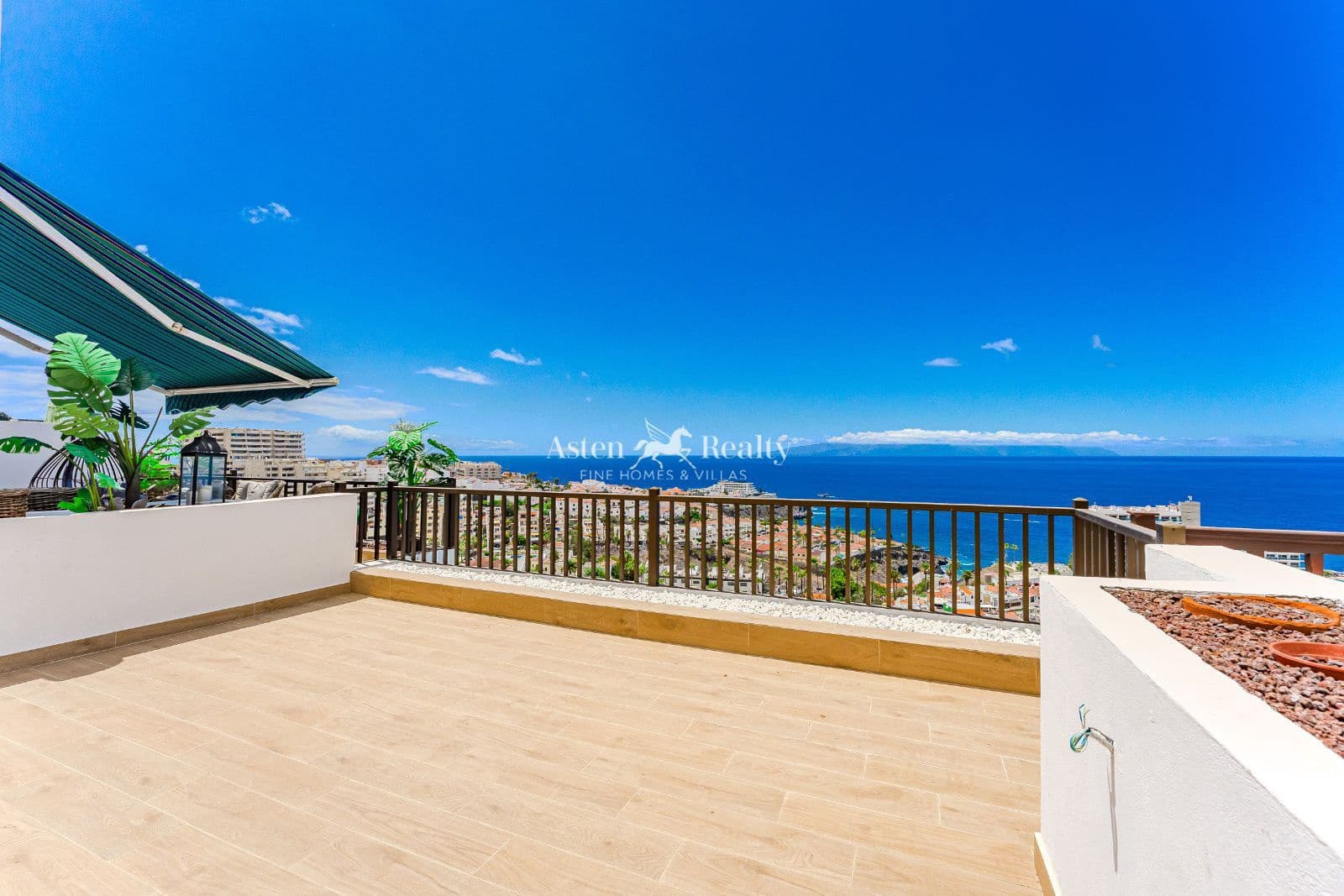 2 soveværelse Lejlighed til salg i Puerto Santiago med swimmingpool - € 575.000 (Ref: 9194759)