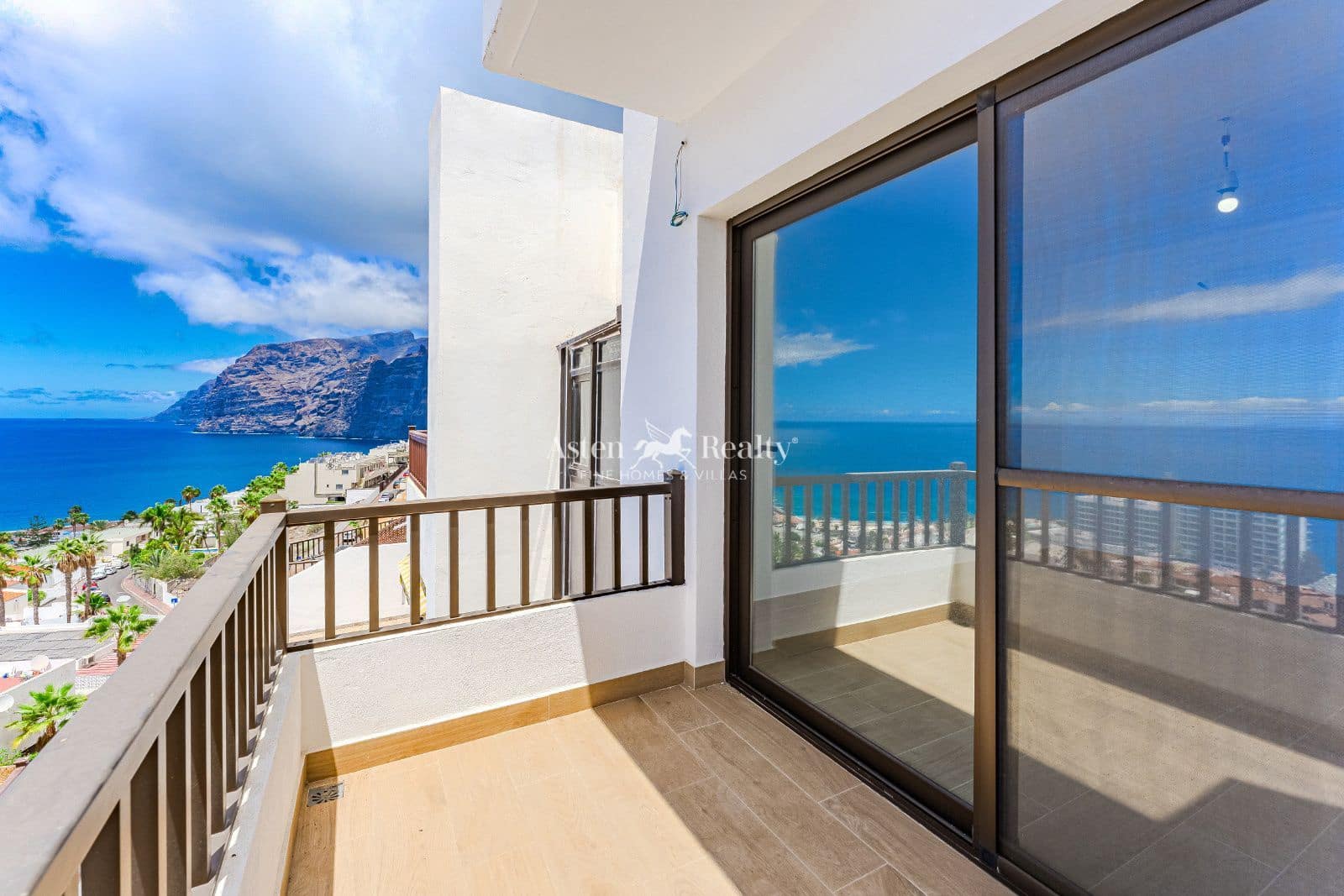 2 soveværelse Lejlighed til salg i Puerto Santiago med swimmingpool - € 575.000 (Ref: 9194759)