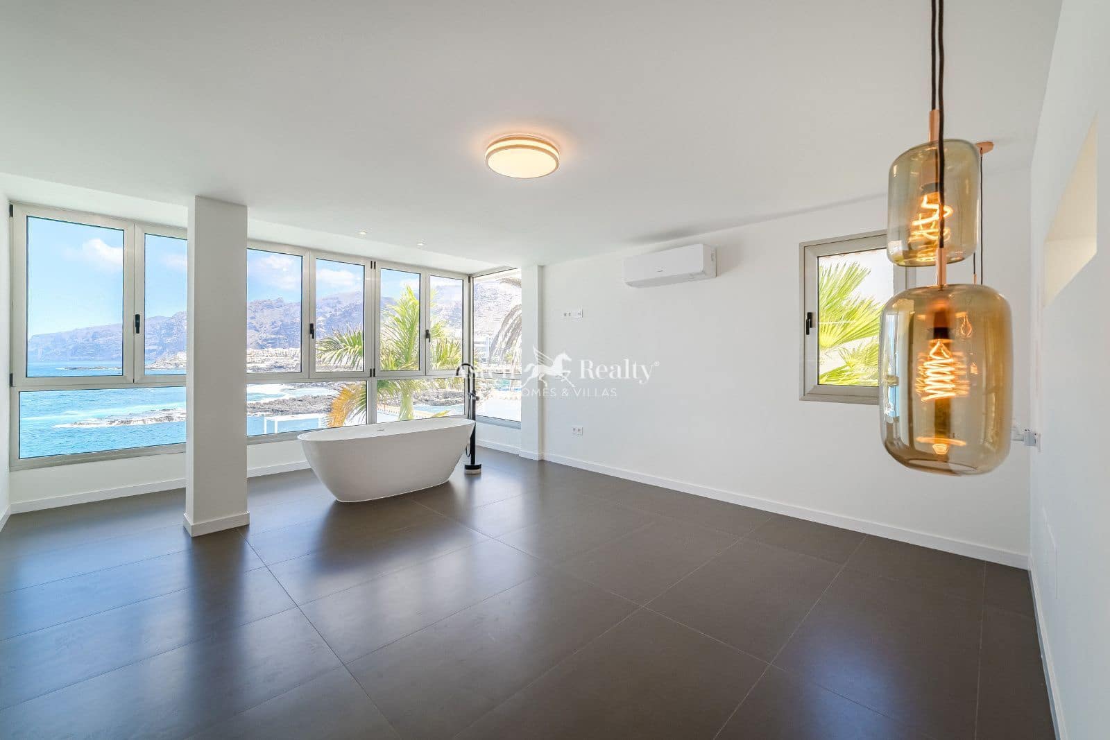 7 quarto Casa em Banda para venda em Puerto Santiago com piscina garagem - 4 998 000 € (Ref: 9197135)