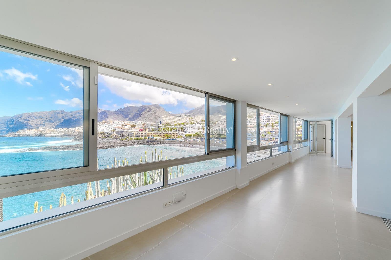 7 quarto Casa em Banda para venda em Puerto Santiago com piscina garagem - 4 998 000 € (Ref: 9197135)