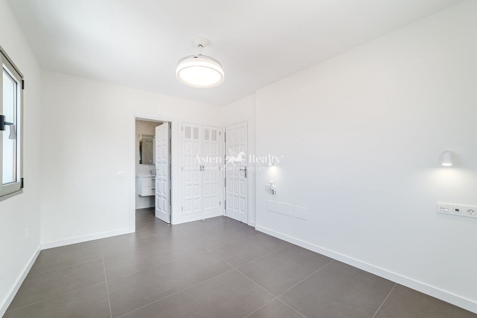 7 quarto Casa em Banda para venda em Puerto Santiago com piscina garagem - 4 998 000 € (Ref: 9197135)