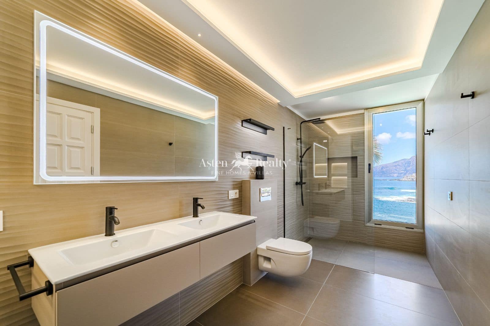 7 quarto Casa em Banda para venda em Puerto Santiago com piscina garagem - 4 998 000 € (Ref: 9197135)