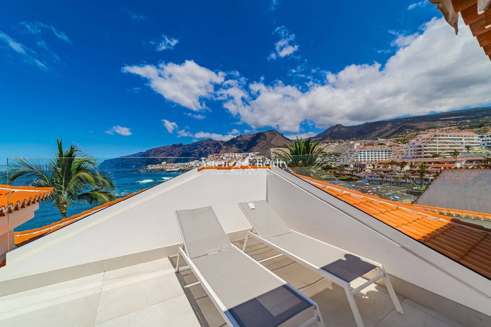 7 quarto Casa em Banda para venda em Puerto Santiago com piscina garagem - 4 998 000 € (Ref: 9197135)