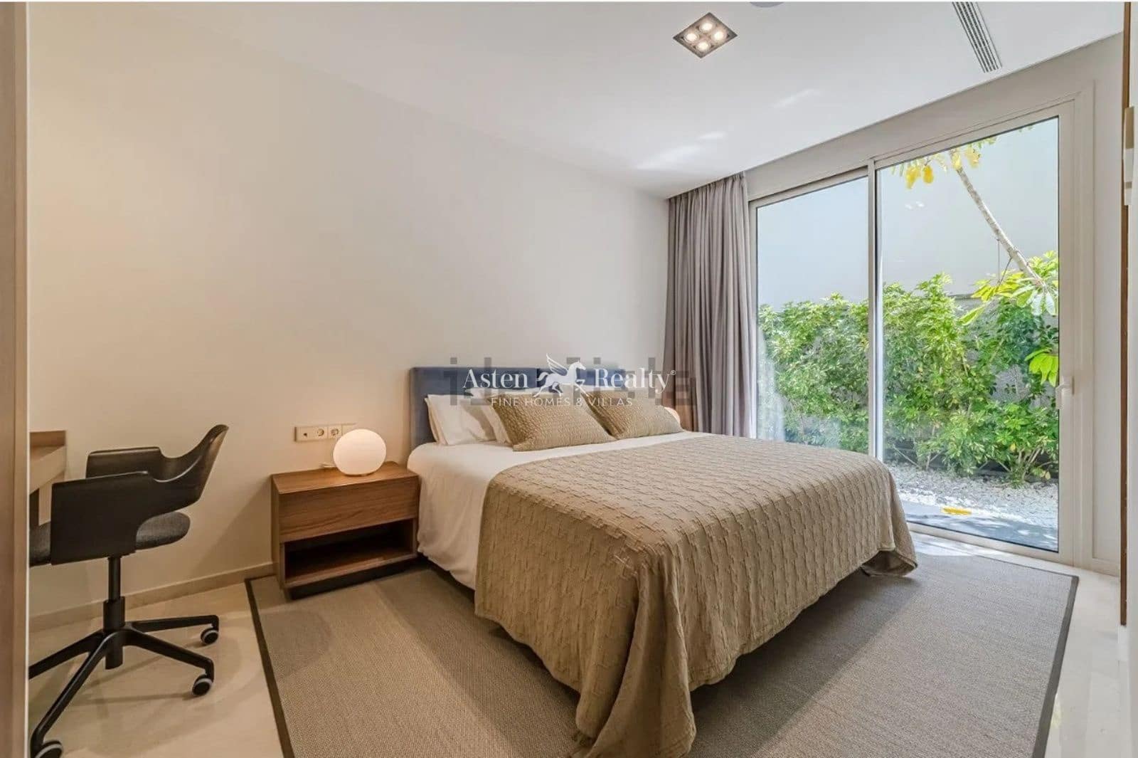 4 sypialnia Dom na sprzedaż w Playa de las Americas z basenem garażem - 3 250 000 € (Ref: 9197346)