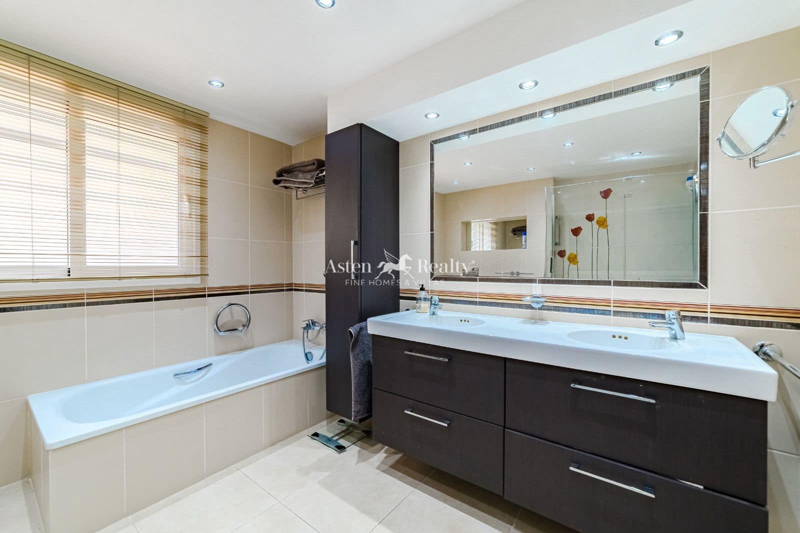 3 soveværelse Byhus til salg i Puerto Santiago med swimmingpool garage - € 995.000 (Ref: 9201973)