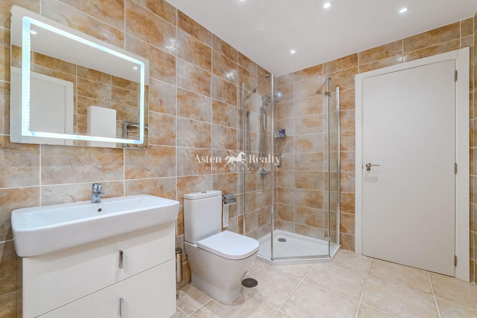 3 soveværelse Byhus til salg i Puerto Santiago med swimmingpool garage - € 995.000 (Ref: 9201973)