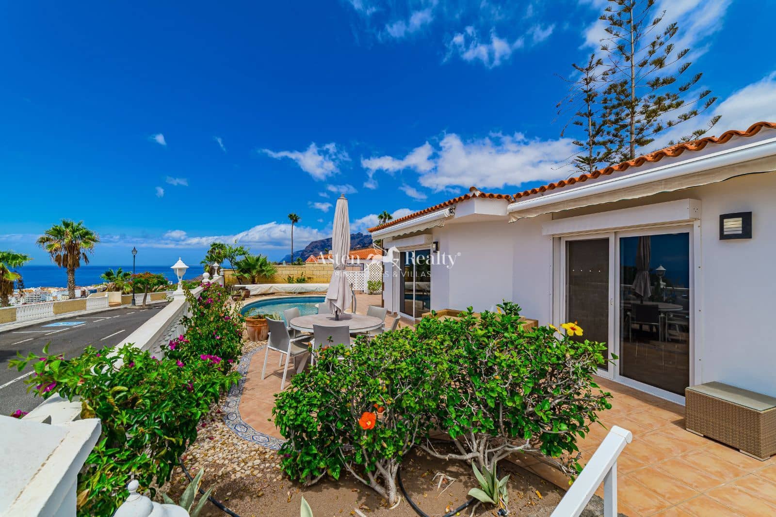 3 soveværelse Byhus til salg i Puerto Santiago med swimmingpool garage - € 995.000 (Ref: 9201973)