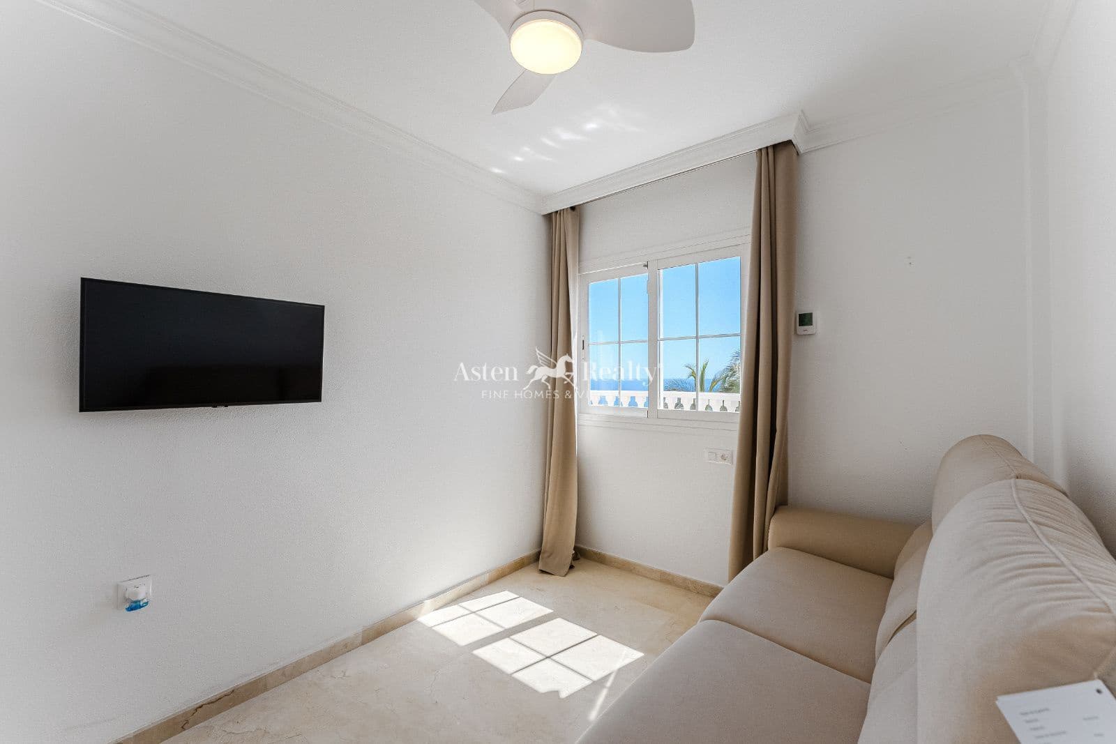 3 sypialnia Dom na sprzedaż w Playa Paraiso z basenem garażem - 1 350 000 € (Ref: 9204034)