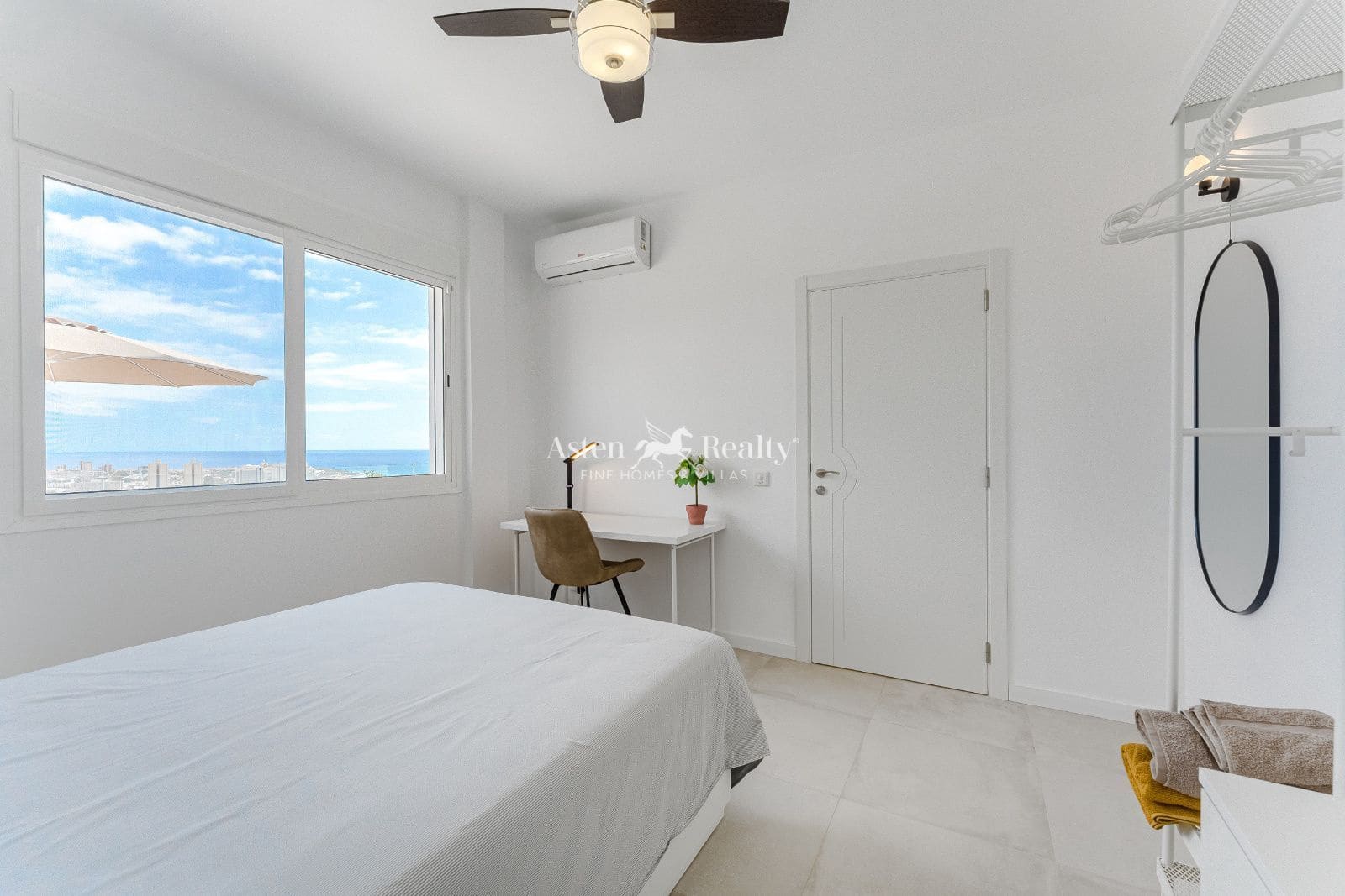 5 soveværelse Byhus til salg i Costa Adeje med swimmingpool garage - € 1.789.000 (Ref: 9205547)