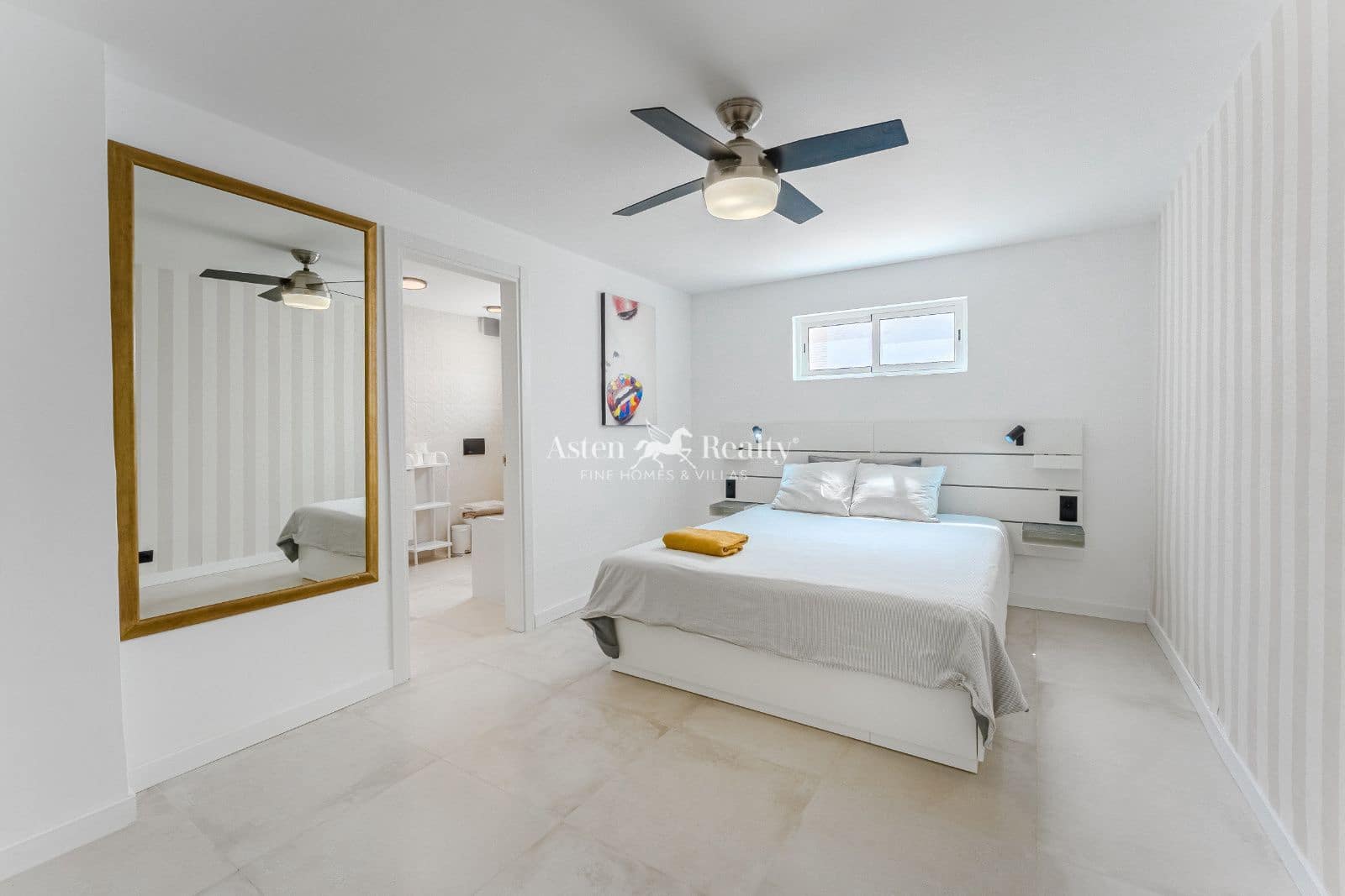 5 soveværelse Byhus til salg i Costa Adeje med swimmingpool garage - € 1.789.000 (Ref: 9205547)