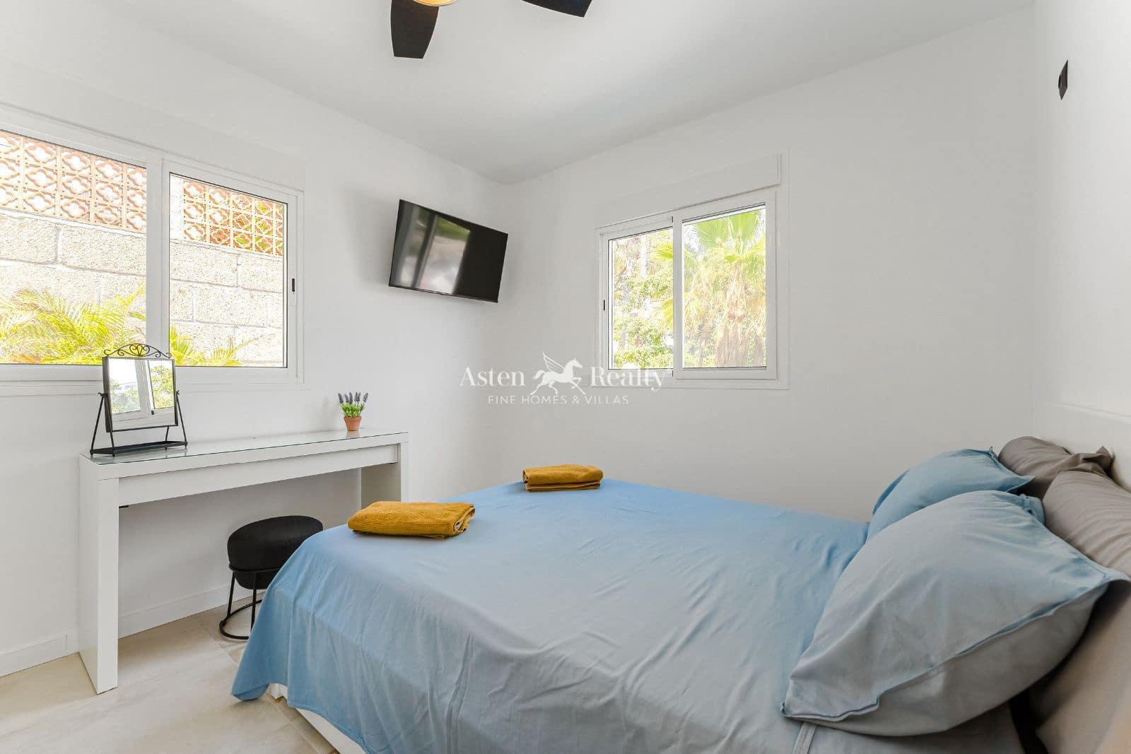 5 soveværelse Byhus til salg i Costa Adeje med swimmingpool garage - € 1.789.000 (Ref: 9205547)