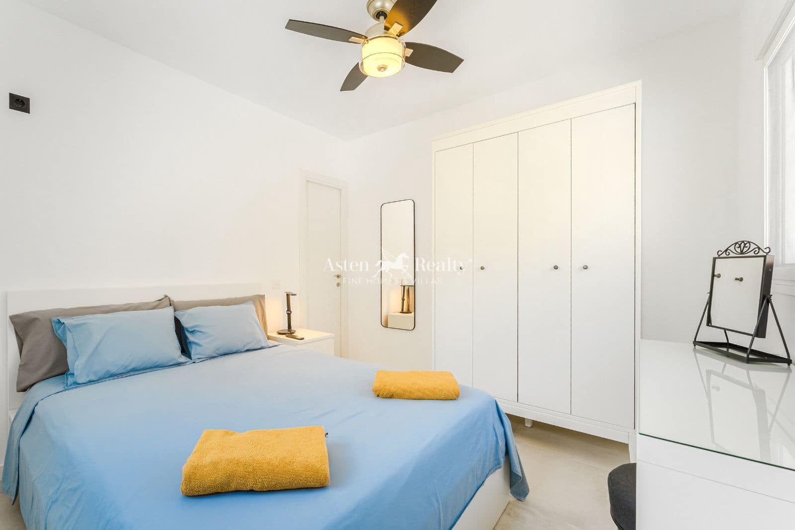 5 soveværelse Byhus til salg i Costa Adeje med swimmingpool garage - € 1.789.000 (Ref: 9205547)