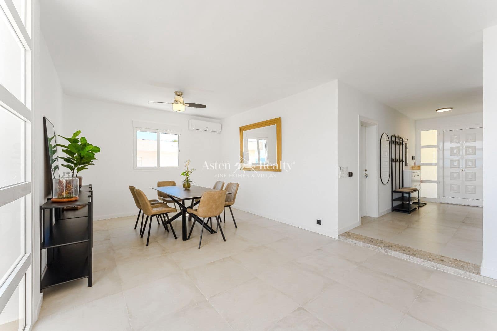 5 soveværelse Byhus til salg i Costa Adeje med swimmingpool garage - € 1.789.000 (Ref: 9205547)