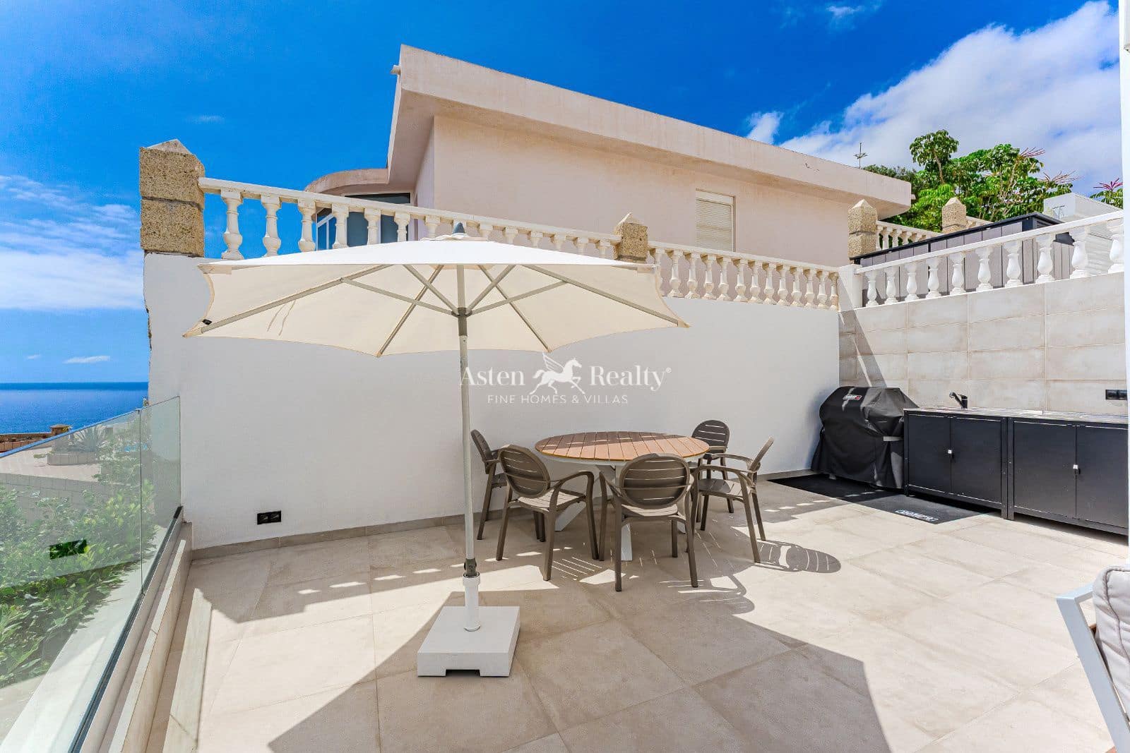 5 soveværelse Byhus til salg i Costa Adeje med swimmingpool garage - € 1.789.000 (Ref: 9205547)