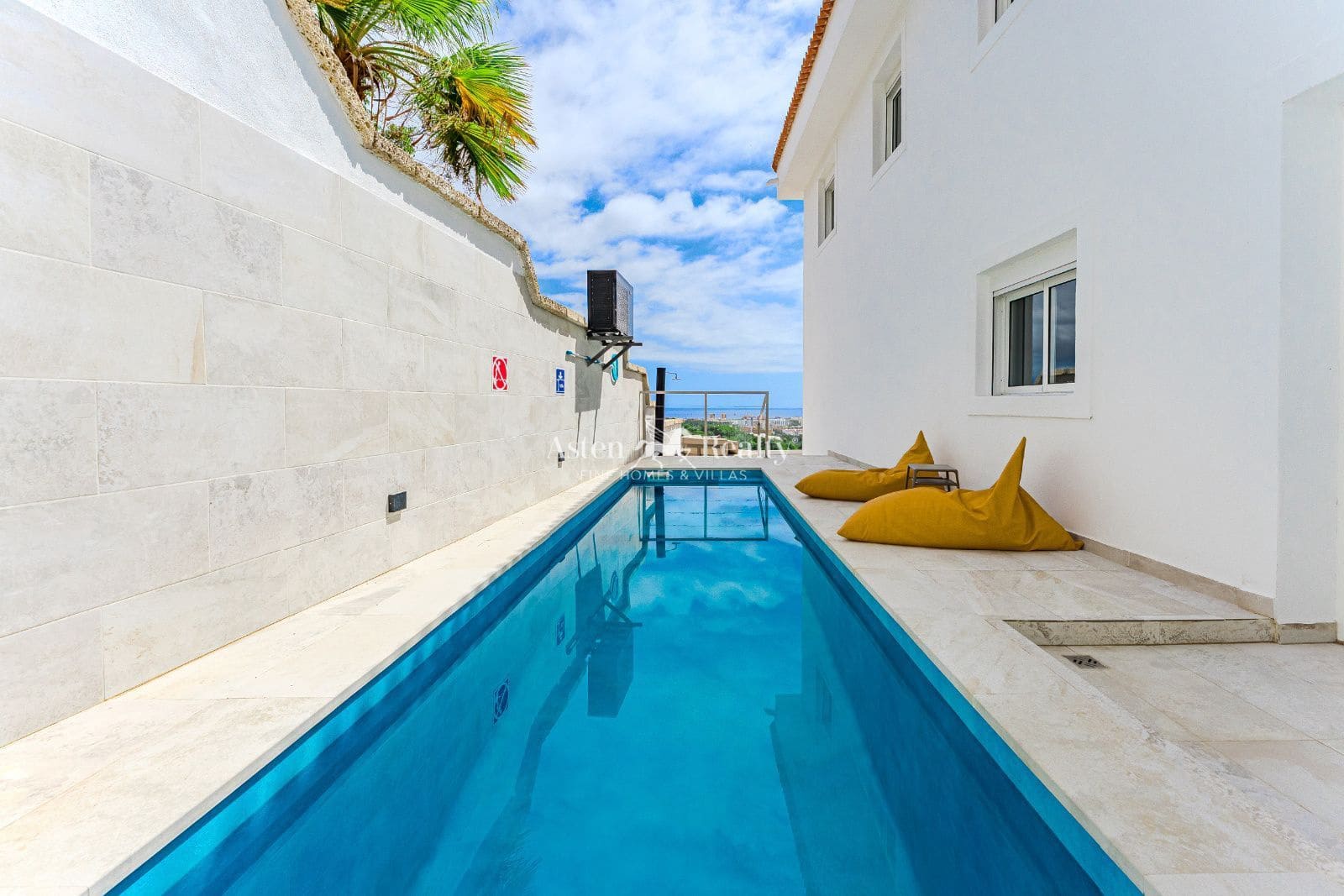 5 soveværelse Byhus til salg i Costa Adeje med swimmingpool garage - € 1.789.000 (Ref: 9205547)