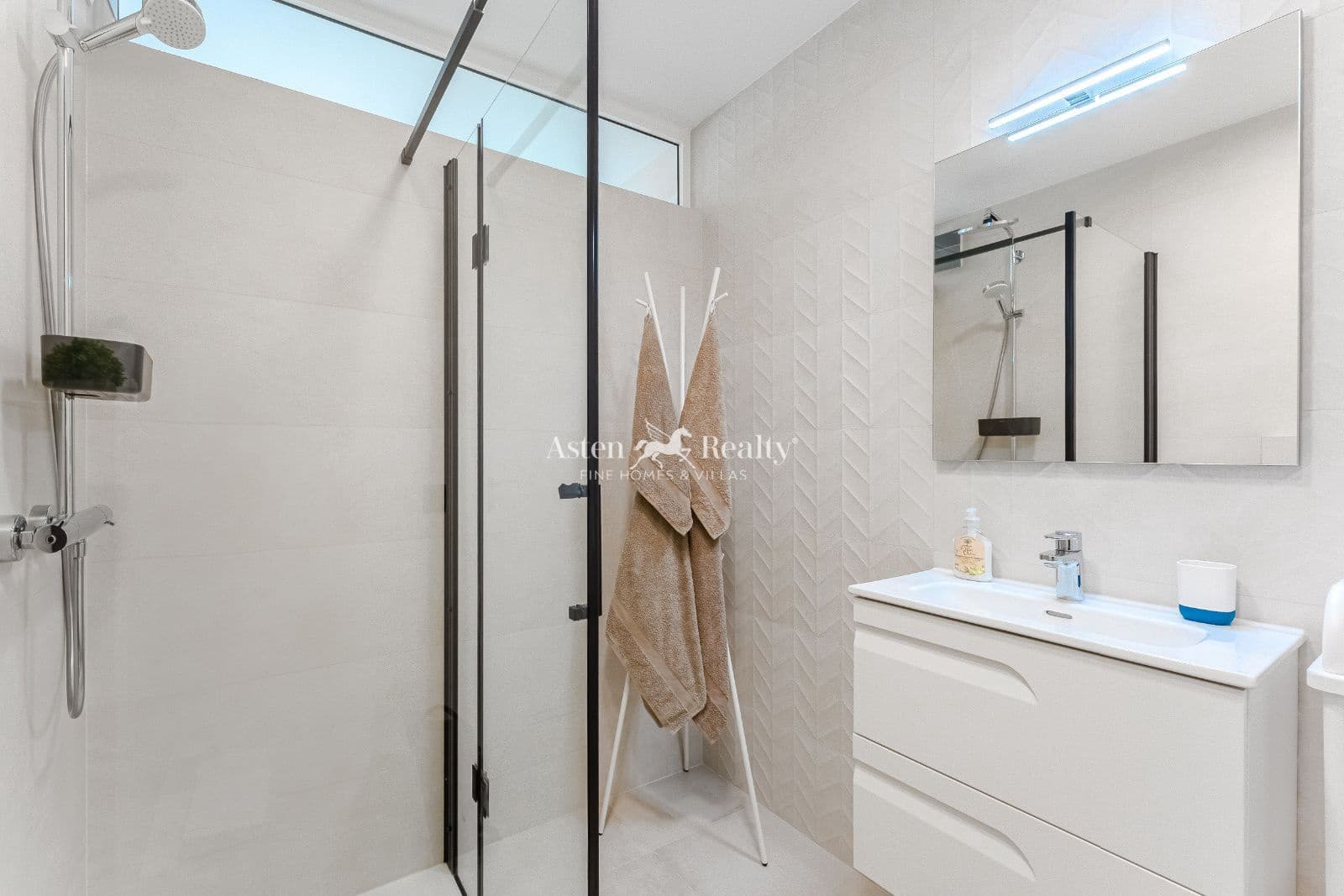 5 soveværelse Byhus til salg i Costa Adeje med swimmingpool garage - € 1.789.000 (Ref: 9205547)