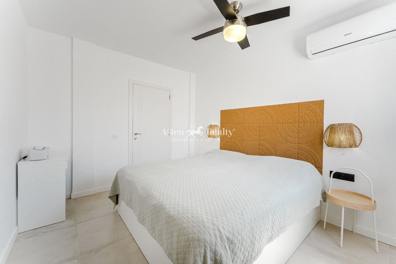 5 soveværelse Byhus til salg i Costa Adeje med swimmingpool garage - € 1.789.000 (Ref: 9205547)