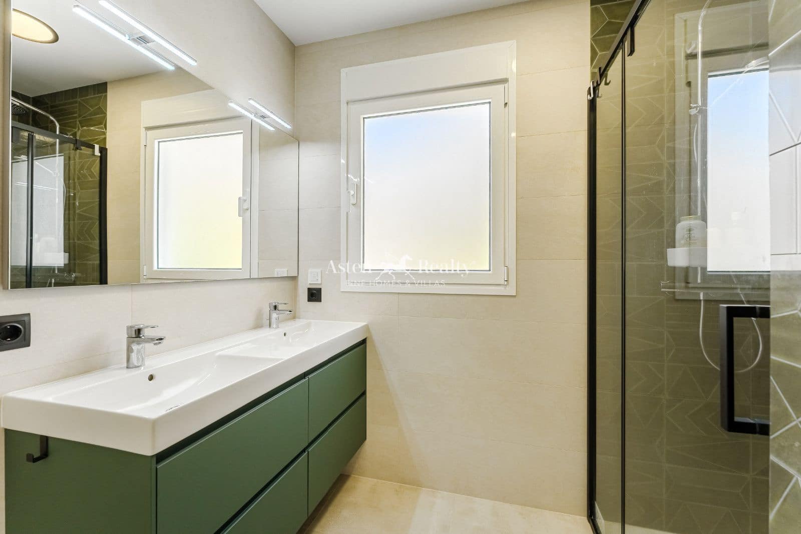 5 soveværelse Byhus til salg i Costa Adeje med swimmingpool garage - € 1.789.000 (Ref: 9205547)