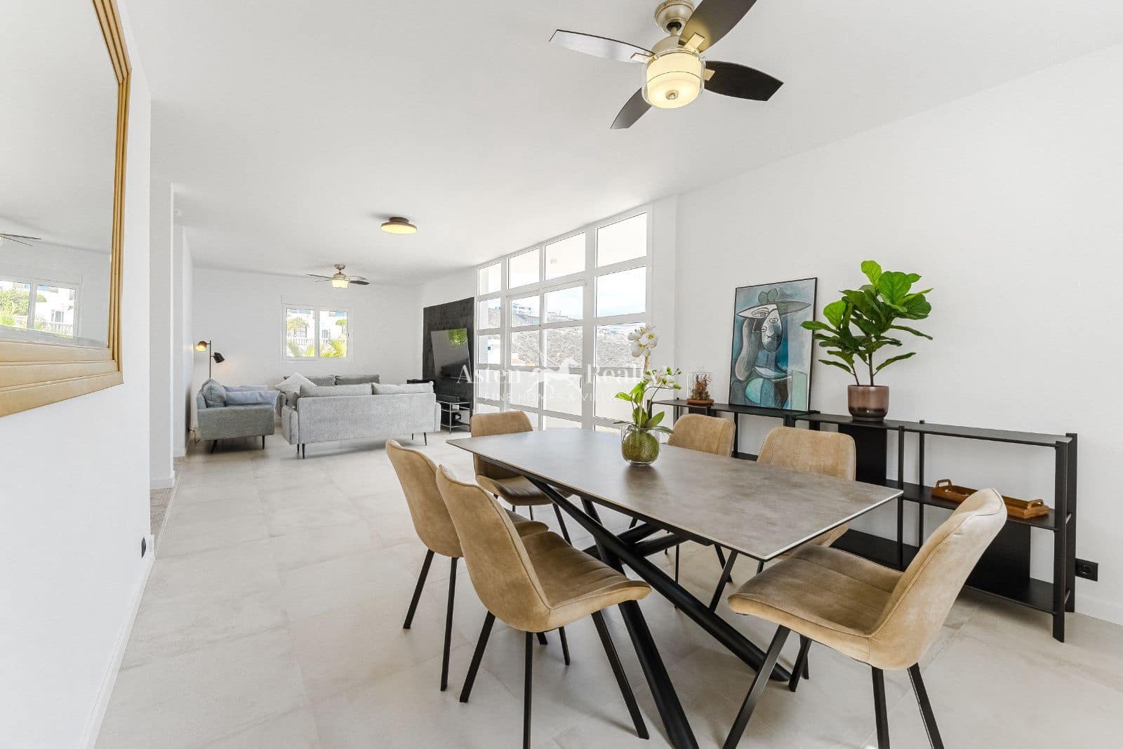 5 soveværelse Byhus til salg i Costa Adeje med swimmingpool garage - € 1.789.000 (Ref: 9205547)